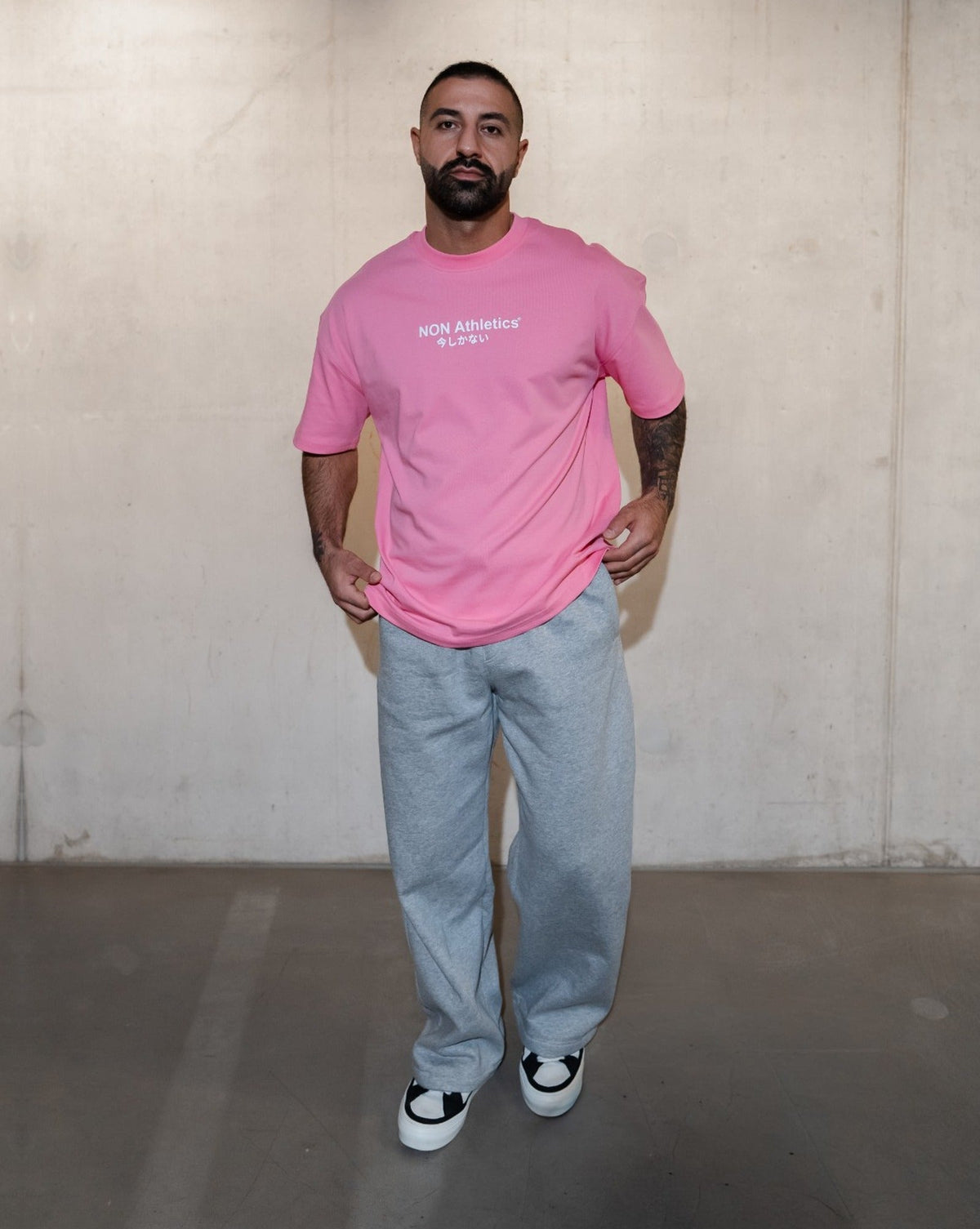 NON Japan Tee Rosa – Look Vorderseite