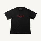 NON Athletics Oversized Tee in Schwarz – Vorderansicht mit rotem NON Athletics Print und 今しかない